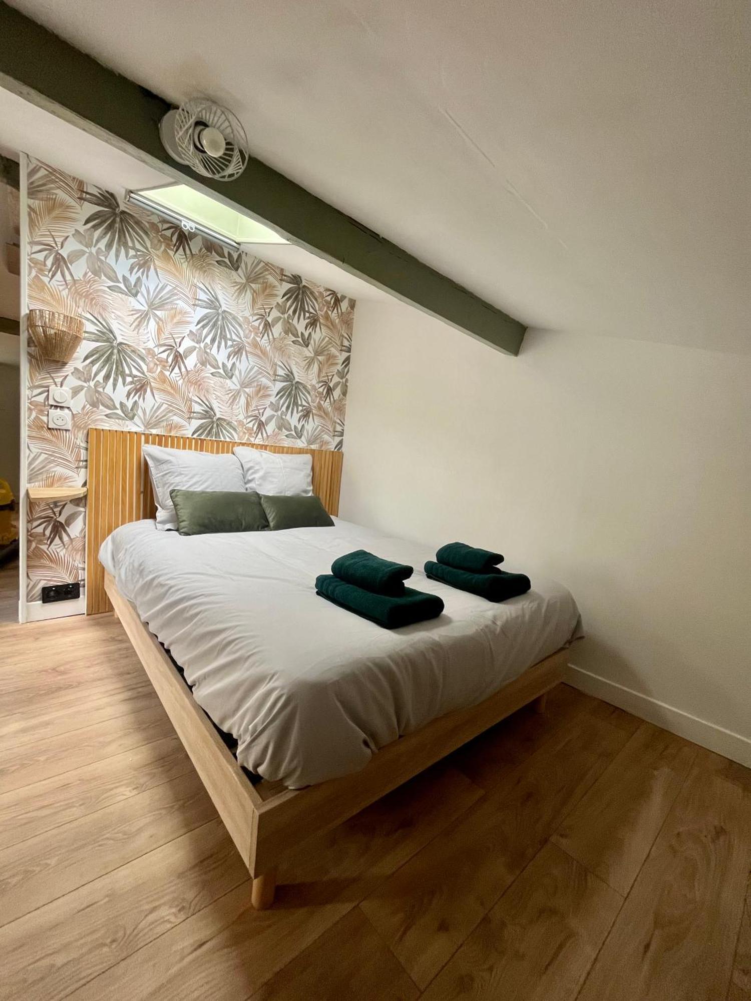 Apartamento Sous Les Toits Du Parvis Niort Exterior foto